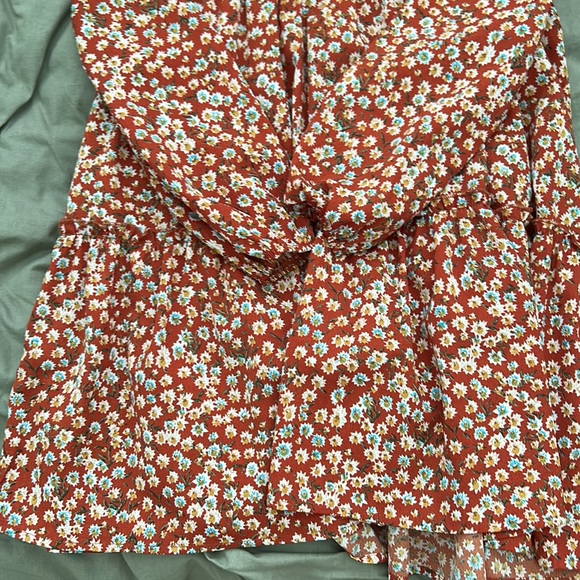 8-10 yr old beautiful hardly ever worn long sleeve floral dress - Picture 3 of 3